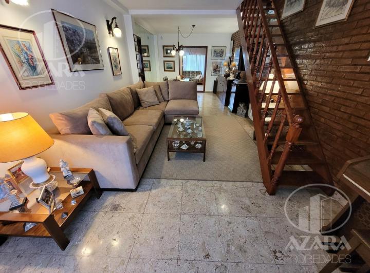 Casa · 214m² · 5 Ambientes · 2 Cocheras