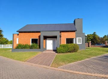 PH · 70m² · 3 Ambientes · 1 Cochera · Jardines de Los Soles, Townhouse - Alquiler - Duplex 2 D con Patio.