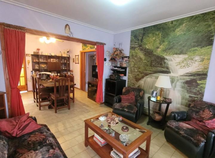 Casa · 211m² · 5 Ambientes · 3 Cocheras