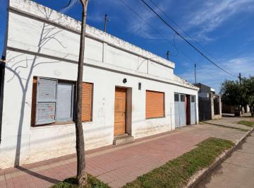 Casa · 197m² · 10 Ambientes · 1 Cochera · Se Venden 3 Casas Sobre Av Centenario La Calera