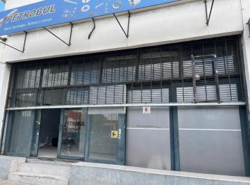 Local comercial · 208m² · 3 Cocheras · Alquiler Local/deposito en Avellaneda. Excelente Ubicacion Sobre Av Hipolito Yrigoyen