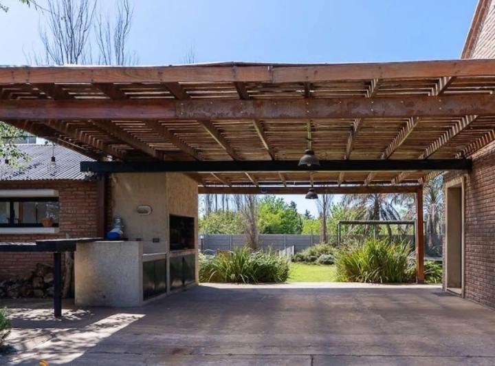 Casa · 190m² · 4 Ambientes · 1 Cochera