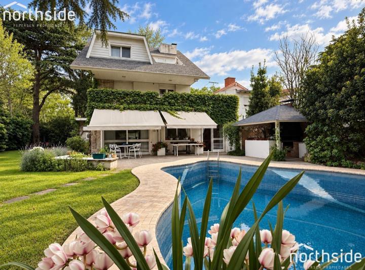 Casa · 360m² · 8 Ambientes · 4 Cocheras