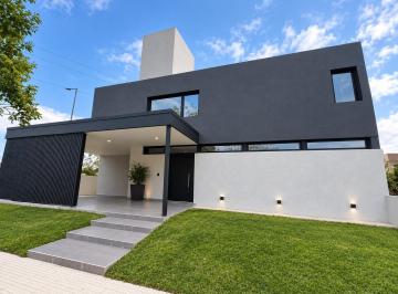 Casa · 360m² · 6 Ambientes · 1 Cochera · Casa en Venta La Luisita Tres Dorm. Piscina