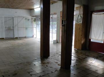 Casa · 349m² · 5 Ambientes · 1 Cochera · Casa y Local Comercial Centro Villa Regina