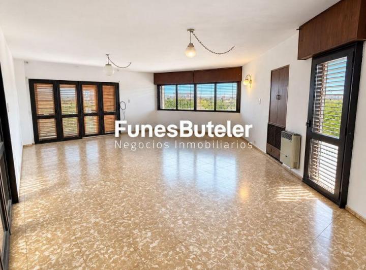 Casa · 160m² · 8 Ambientes · 1 Cochera