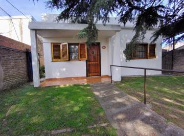 Casa · 60m² · 3 Ambientes · 1 Cochera · Casa en Venta 3 Amb. Claypole Jardin