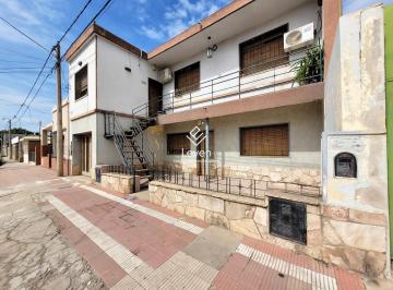 Casa · 104m² · 5 Ambientes · Casa 3 Dorm. Villa Corina