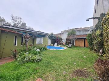 Terreno · 120m² · 5 Ambientes · 1 Cochera · Lote de 10x32.90 con Todos Los Servicios - en Venta