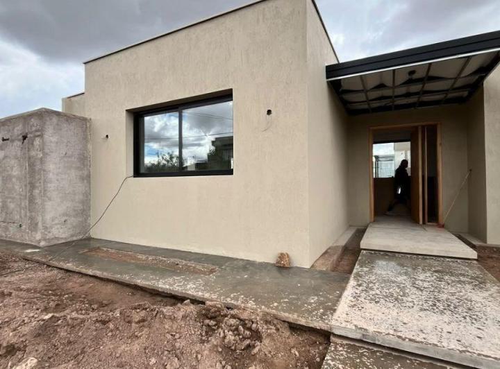 Casa · 185m² · 4 Ambientes · 2 Cocheras