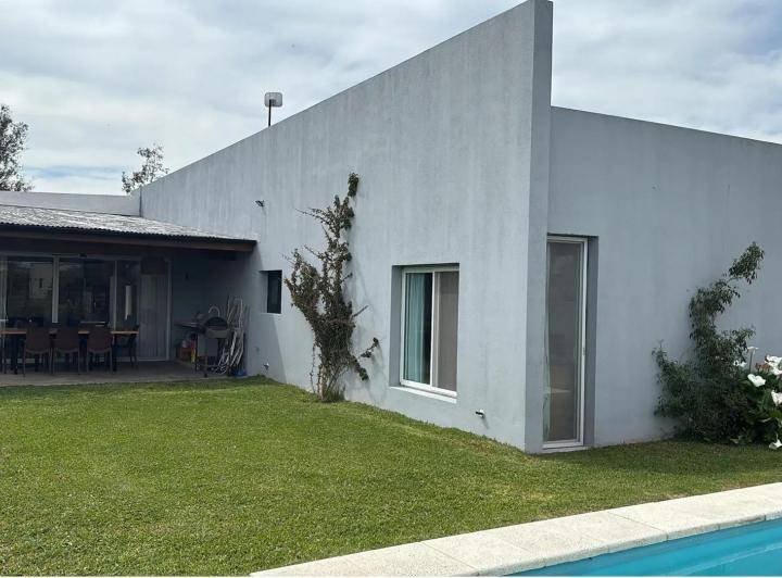 Casa · 128m² · 3 Ambientes · 3 Cocheras