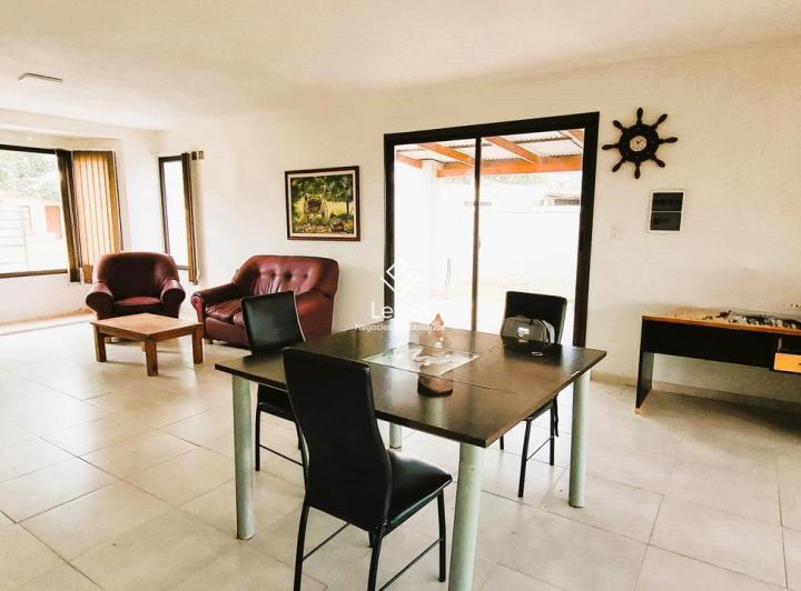 Casa · 178m² · 5 Ambientes · 2 Cocheras
