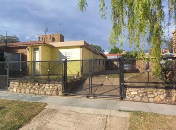 Casa · 167m² · 6 Ambientes · 1 Cochera · Venta Casa con Tres Departamentos en San Luis