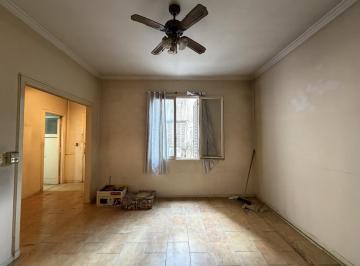 Departamento · 67m² · 3 Ambientes · 3 Amb Primer Piso a Refaccionar, Muy Luminoso y Amplio