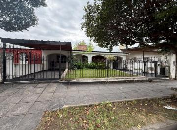 Casa · 181m² · 9 Ambientes · 1 Cochera · Vende Casa 3 Dorm + Dpto 2 Dorm