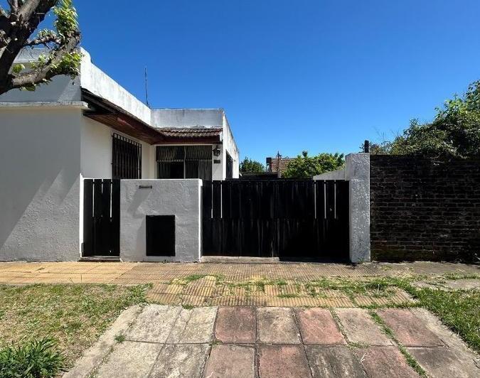 Casa · 250m² · 4 Ambientes · 4 Cocheras
