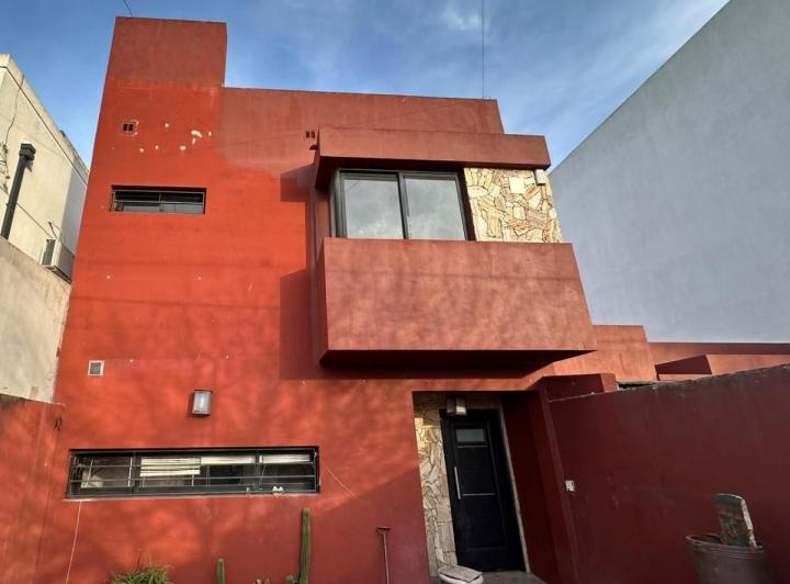 Casa · 120m² · 4 Ambientes · 3 Cocheras