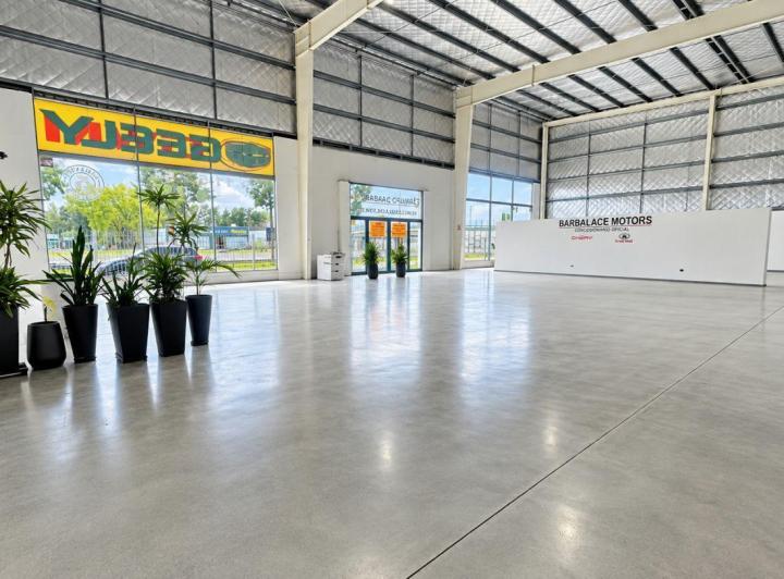 Bodega-Galpón · 910m²