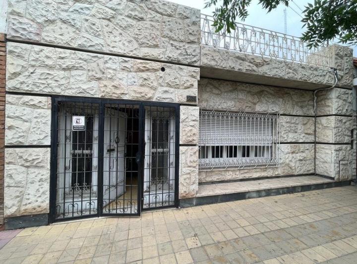 Casa · 100m² · 6 Ambientes · 1 Cochera