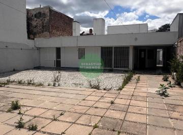 Oficina comercial · 250m² · 6 Ambientes · 9 Cocheras · 8 Privados - Oficina en Alquiler Av Rafael Nuñez - Estacionamiento