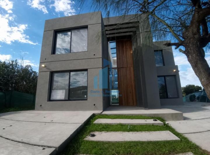 Casa · 309m² · 6 Ambientes · 4 Cocheras