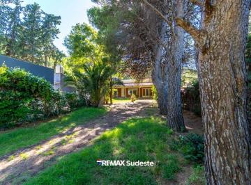 Casa · 93m² · 4 Ambientes · 1 Cochera · Casa en Venta Pehuen Có - Terreno de 1253 M!