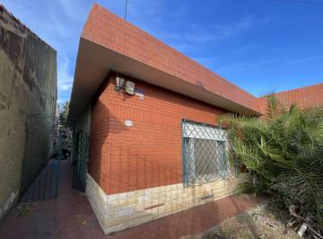 Casa de 5 ambientes, Hurlingham · Nuevo Valor! Casa con Parque