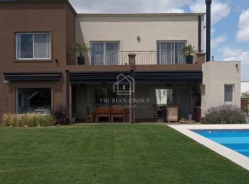 Casa · 220m² · 5 Ambientes · 1 Cochera · Casa en Alq. Temporario en San Gabriel, Villanueva, Tigre