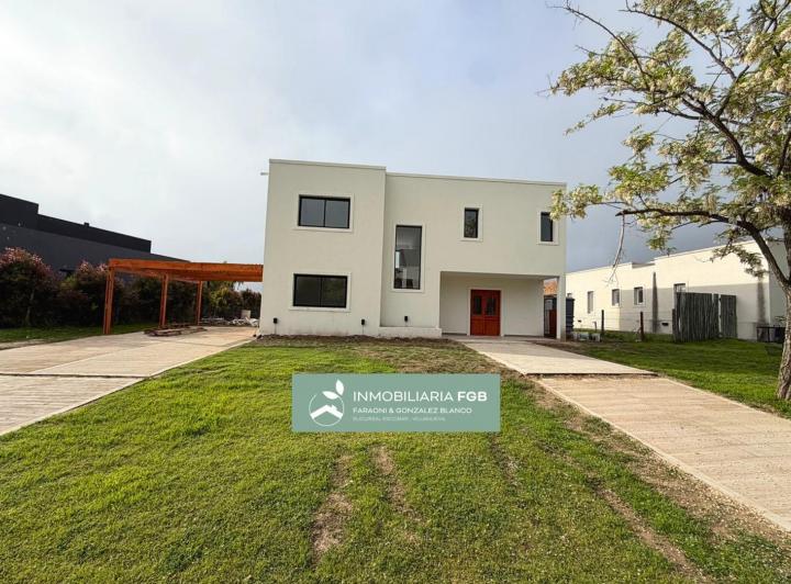 Casa · 300m² · 6 Ambientes · 2 Cocheras