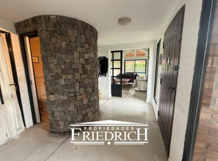 Casa · 140m² · 5 Ambientes · 6 Cocheras