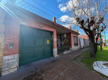 Casa de 3 ambientes, Ituzaingó · Casa en Venta C/ Cochera en Ituzaingó Centro