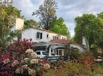 Casa · 268m² · 8 Ambientes · 6 Cocheras · Casa en Venta de 4 Dorm. con Piscina en Mapuche Country Club, Pilar | Lote de 1.300 m²