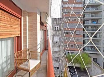Departamento de 3 ambientes, Recoleta · Semipiso 3 Ambientes Luminoso C/dependencia/comedor Diario. Balcón Contrafrente con Vista Abierta.