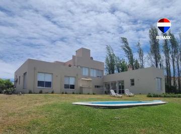 Casa · 287m² · 7 Ambientes · Alquiler Casa C/pileta 3 Dorm en El Tipal