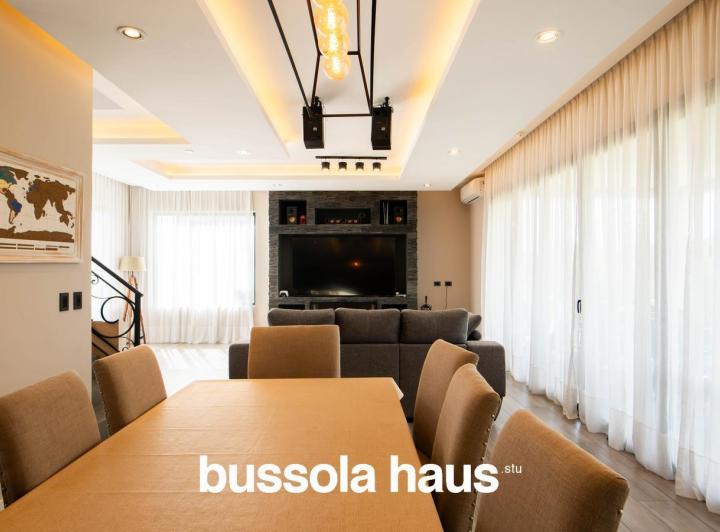 Casa · 236m² · 5 Ambientes · 5 Cocheras