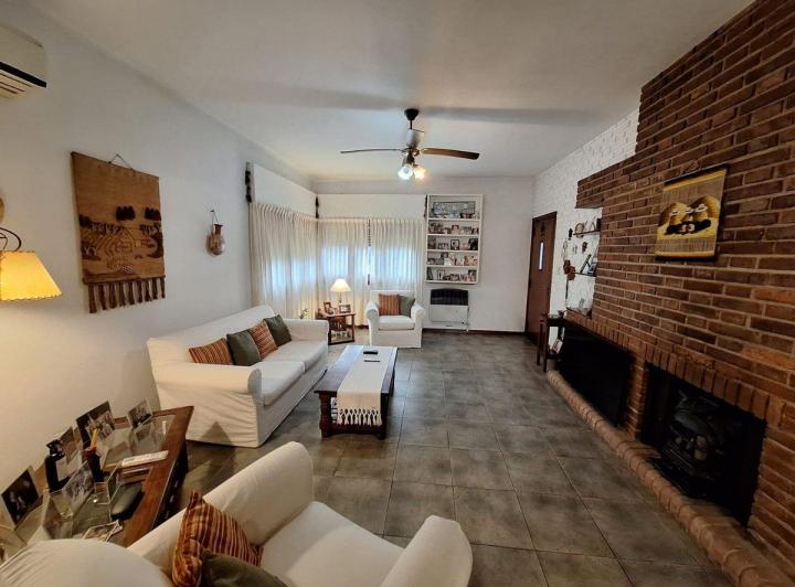 Casa · 151m² · 5 Ambientes · 2 Cocheras