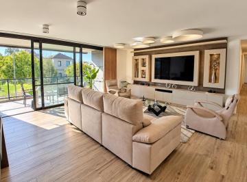 Departamento · 230m² · 8 Ambientes · 1 Cochera · Departamento de Categoría de 3 Dorm. en Greenpark, Valle Escondido