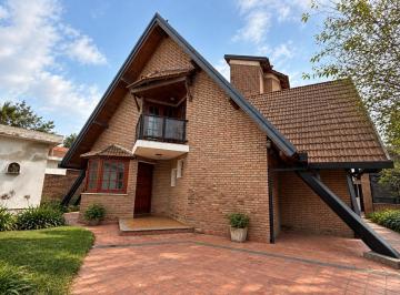 PH · 246m² · 5 Ambientes · 1 Cochera · PH en La Falda