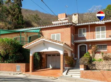 Casa · 400m² · 8 Ambientes · Venta Casa con Pileta 3 Dorm. Apta Credito
