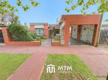 Casa · 132m² · 2 Dormitorios · 2 Cocheras · Casa en Venta, Granadero Baigorria.