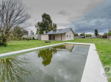 Casa · 130m² · 4 Ambientes · Casa a Estrenar 4 Ambientes con Pileta en Carlos Spegazzini, Lote 3.000 m²