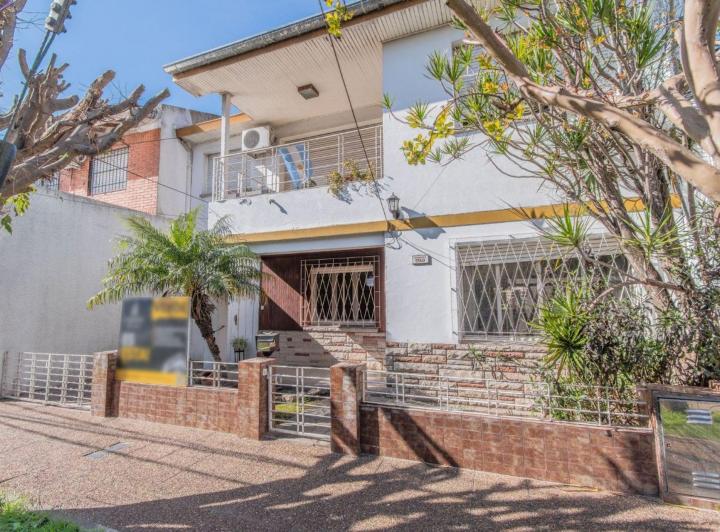 Casa · 310m² · 7 Ambientes · 1 Cochera