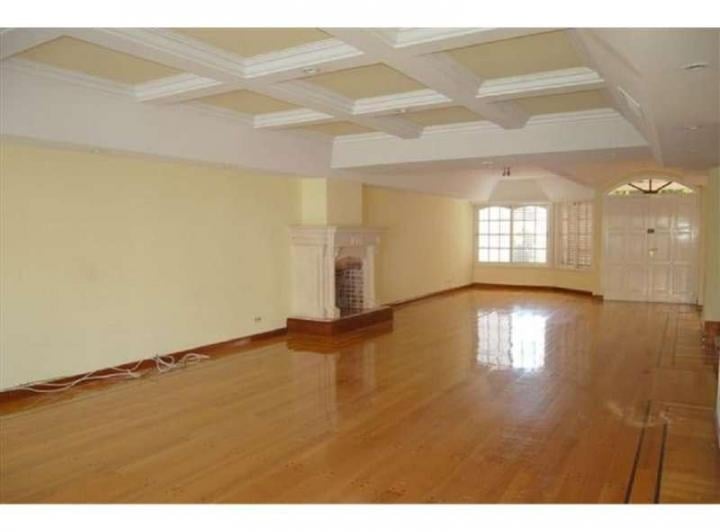 Casa · 450m² · 5 Ambientes · 1 Cochera