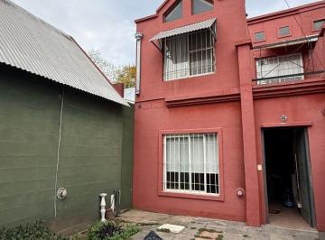 Casa de 4 ambientes, Malvinas Argentinas · Casa en Venta en Los Polvorines - Amplios Ambientes, Jardín y Galería