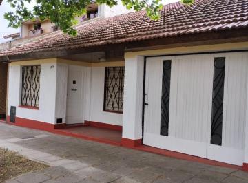 Casa · 100m² · 3 Ambientes · 2 Cocheras · Muy Buen Chalet 4 Amb con Jardin y Garage en Lomas!
