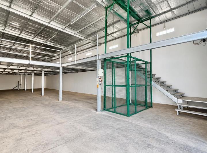 Local comercial · 800m² · 3 Ambientes · 3 Cocheras