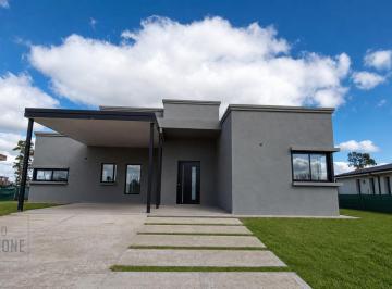 Casa · 140m² · 4 Ambientes · 2 Cocheras · Venta Casa 4 Ambientes en San Simon Canning