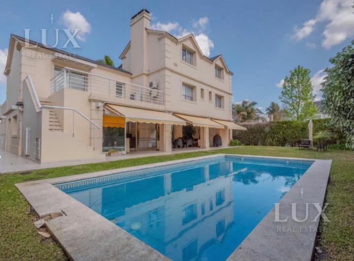 Casa · 356m² · 6 Ambientes · 5 Cocheras