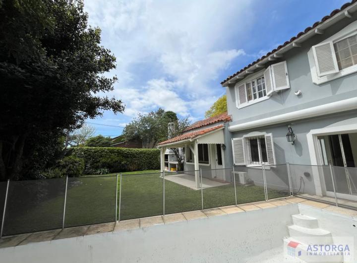 Casa · 250m² · 8 Ambientes · 1 Cochera