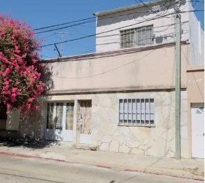 Casa · 100m² · 3 Ambientes · 1 Cochera · Venta - Casa de 2 Dorm. con Departamento Independiente en Ludueña